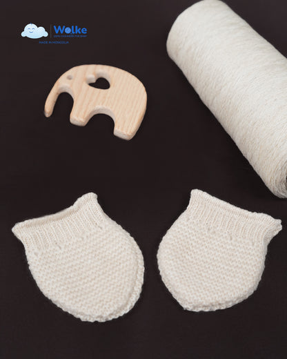 Baby gloves made from 100% cashmere